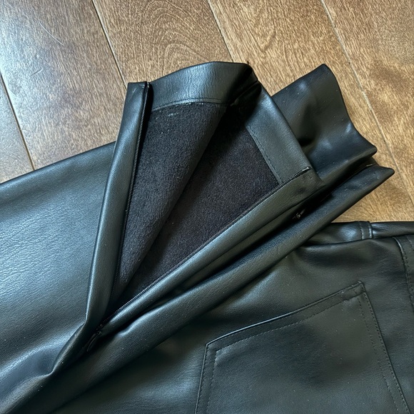 NWT - ZARA - Faux Leather Leggings with inside slits - Picture 2 of 6